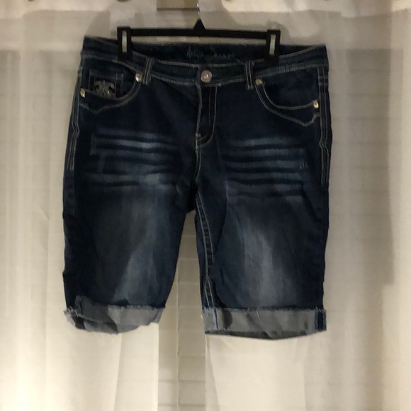 Ariya Jean shorts